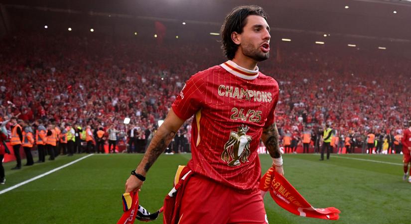 Az eddigi legnagyobb elismerés Szoboszlainak: Gerrard a saját játékát látja a magyar középpályáséban