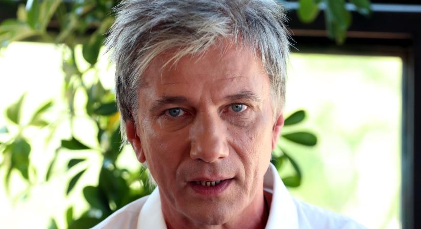 Bochkor Gábor a férfiakat Mercedeshez, a nőket a régi román Daciához hasonlította