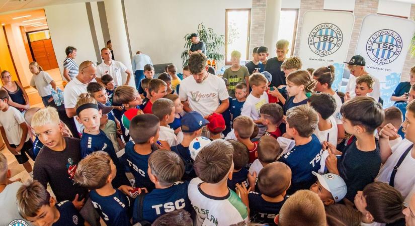 A Liverpool után most egy másik csapat is mezt adott Kerkez Milosnak