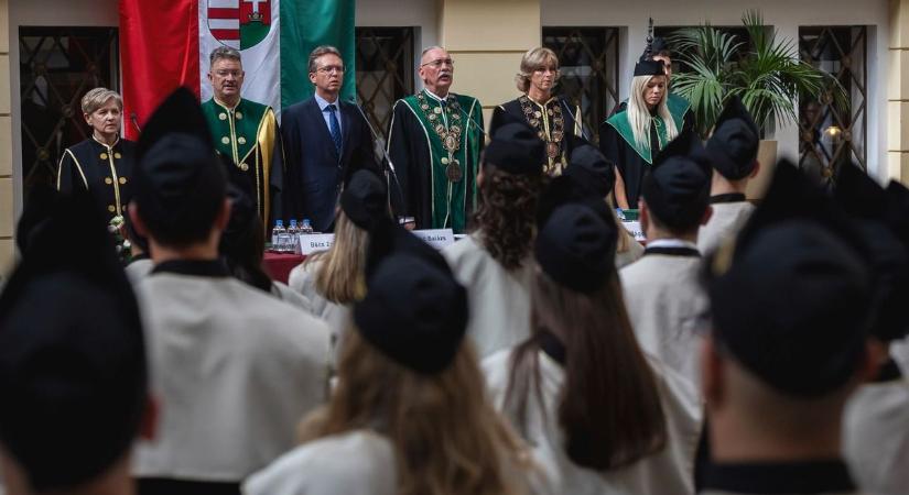 Fogorvosdoktorokat avattak a Debreceni Egyetemen – fotókkal!