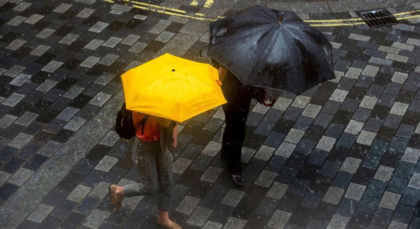 Sárgában izzik 8 vármegye, viharral tör be a csapadék, itt az időpontja a várt eseménynek? részletes időjárás-előrejelzés