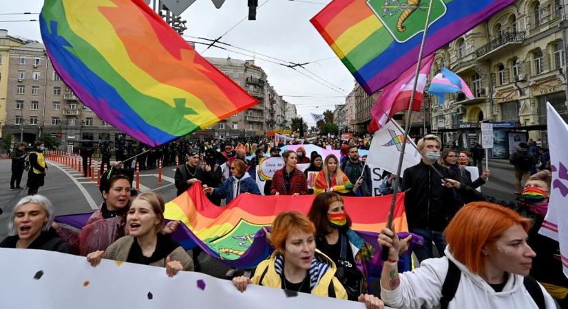 Tényleg csatlakozni akarnak az EU-hoz: először ismertek el családként egy meleg párt Ukrajnában