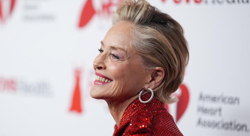A 67 éves Sharon Stone új divatfotói láttán szóhoz sem jutunk: nőies, sikkes és vagány
