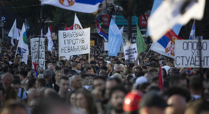 Feszült helyzet Szerbiában, a városok lezárására készülnek a diákok