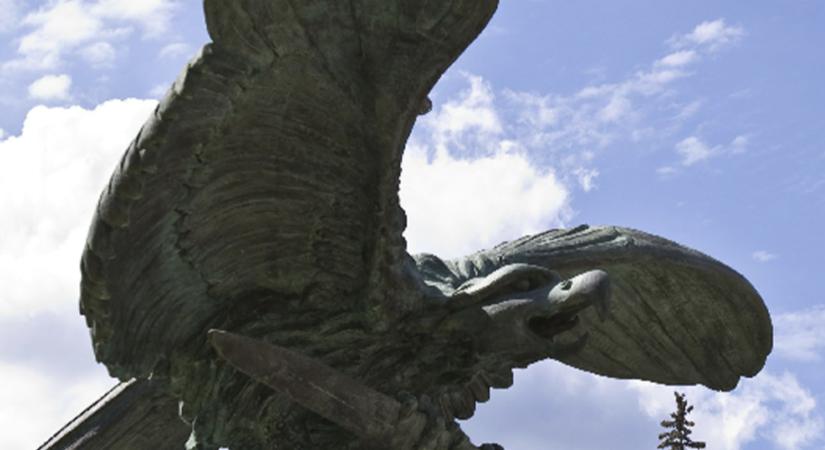 Lázár Jánosnak köszönhetően műemléki státuszt kapott a sokat vitatott Turul szobor