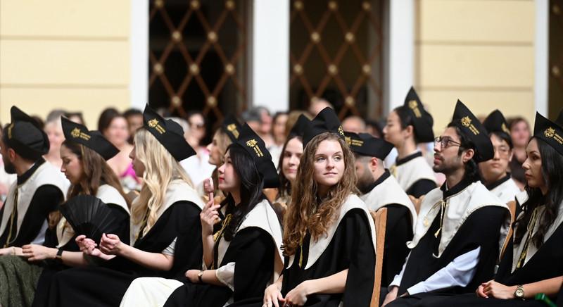 Fogorvosdoktorokat avattak a Debreceni Egyetemen