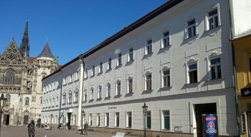 Tüntetés emléktábla helyett