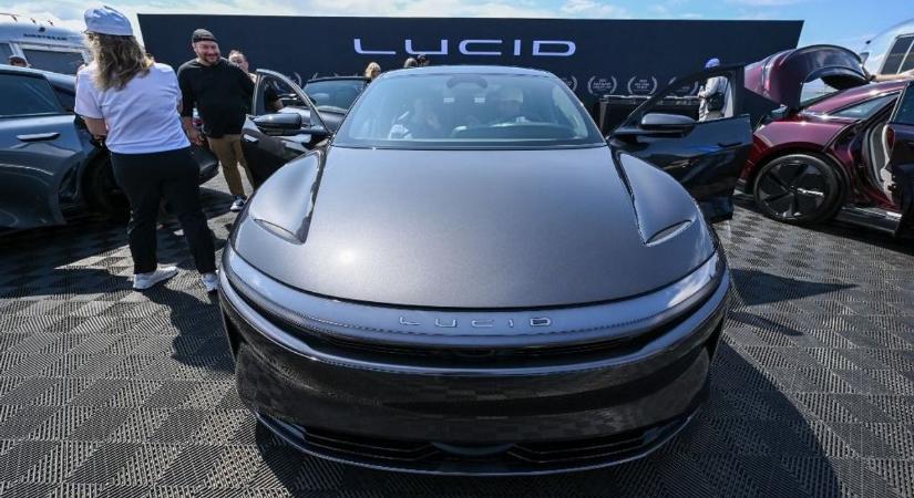 Lucid-szárnyalás: új rekord az amerikai luxus-EV-gyártónál – közben a Tesla zuhan!