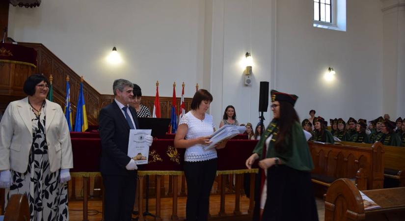 Diplomaátadó ünnepség a Rákóczi Főiskolán - Küzdelem, megmaradás, újrakezdés