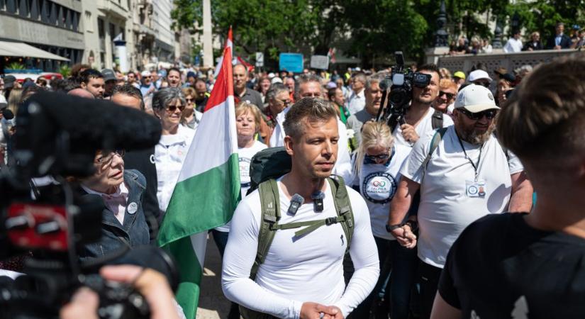 Magyar Péter: Egészen szánalmas, ahogy Orbán budai úrigyerekezik