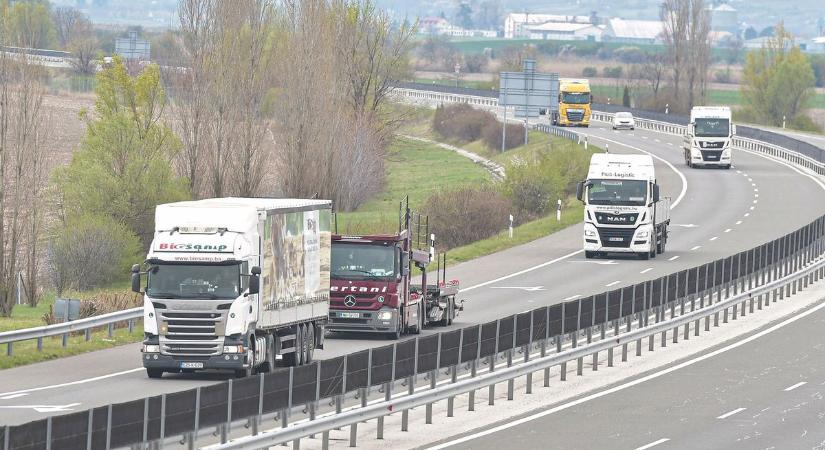 Változik a kamionstop a hétvégén – szabad éjszakai időablakot kapnak a fuvarozók