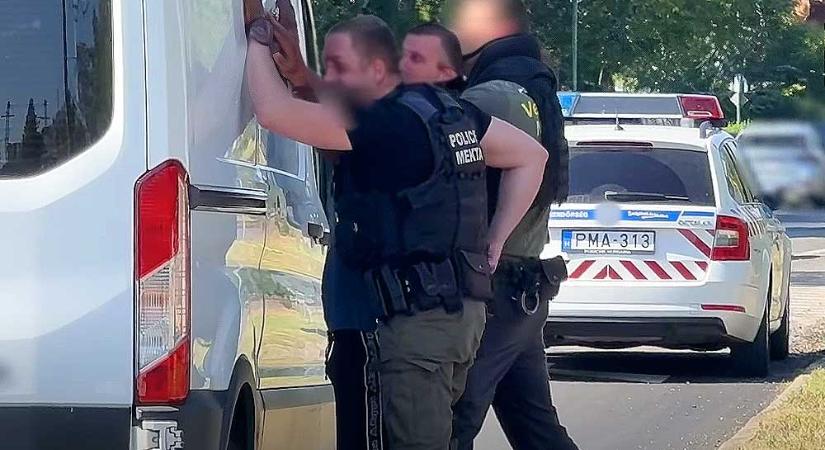 Óriási razziát tartott a rendőrség, döbbenetes mennyi bűnöző fogtak el: drog, lopás, fogolyszökés és tiltott pornográfia miatt keresett embereket kapcsoltak le – Videó
