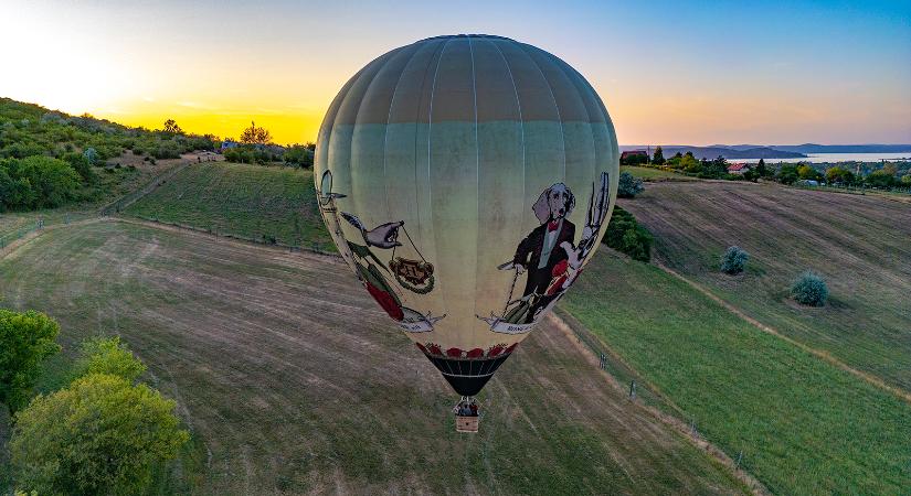 Különleges hőlégballonnal jelent meg a Hendrick’s a Balatonon