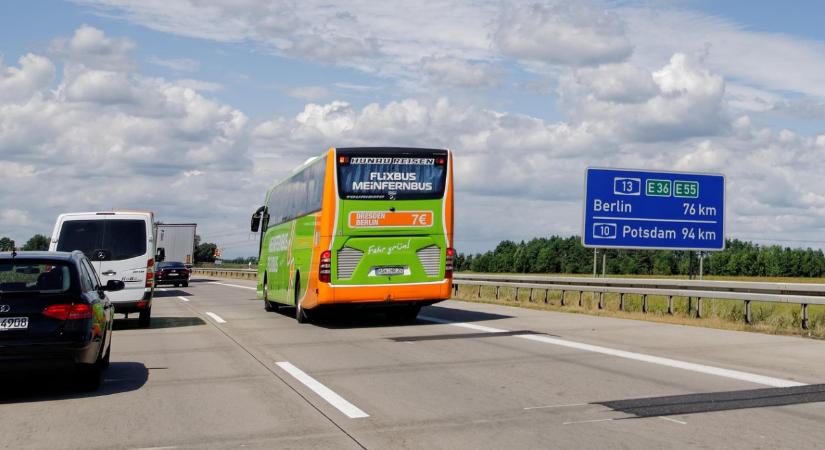Felborult egy Flixbus Németországban, sok a sérült