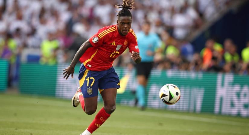 A Barcelona és a Bayern is akarta, de ő inkább 2035-ig hosszabbított