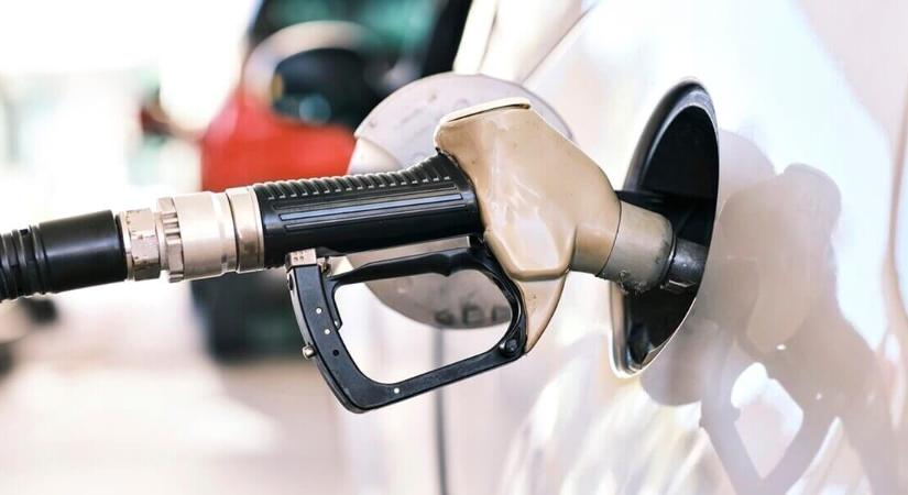 Benzinesek fellélegezhetnek, de a dízeleseket hideg zuhanyként éri a hétvégi bejelentés