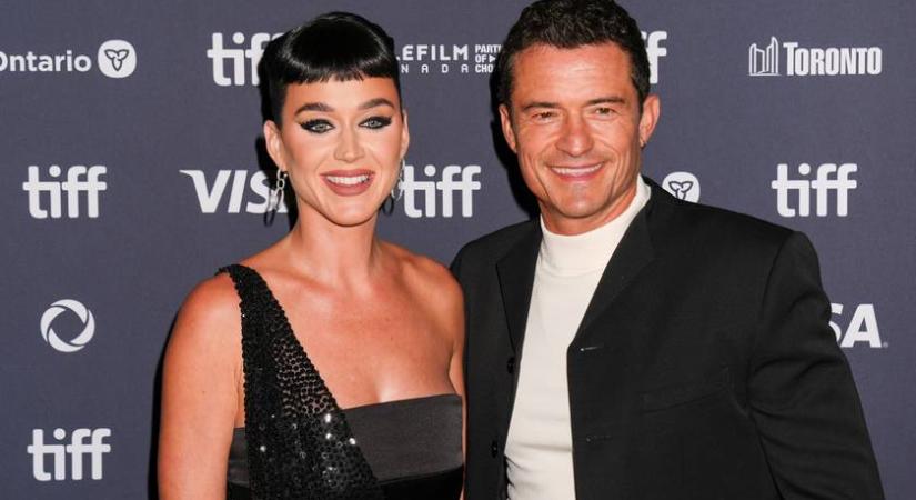 Orlando Bloom idegen nőkkel flörtölt hónapokkal ezelőtt: akkor még a világ úgy tudta, Katy Perryvel nincsenek gondjaik