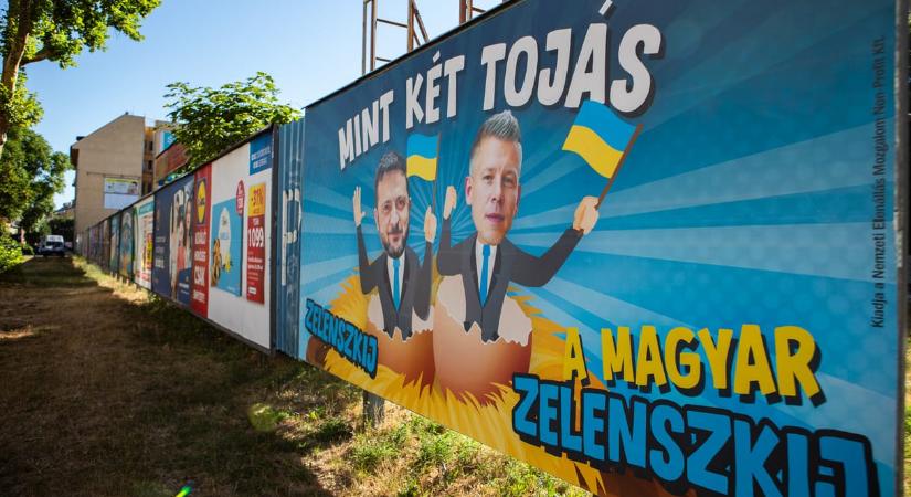 Kijev bekérette a magyar nagykövetet a Magyar Pétert „magyar Zelenszkijnek” nevező plakátkampány miatt