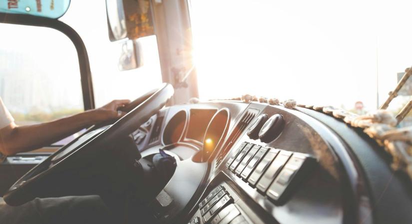 Ezen a buszon megszűnik az első ajtós felszállás