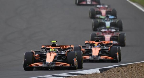 ÉLŐ: Az F1-es Brit Nagydí első szabadedzése