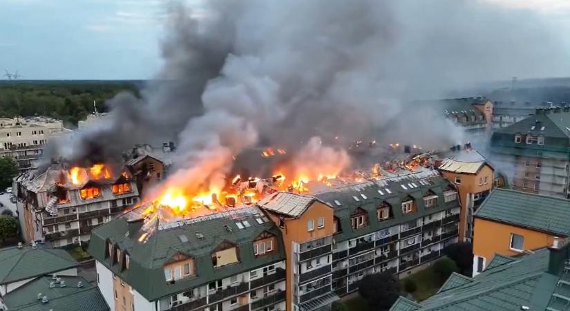 Tűzvész pusztított egy lakótelepen Varsó közelében, 500 ember maradt fedél nélkül