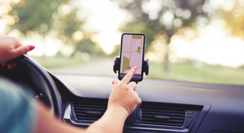 Szakértők figyelmeztetnek: tönkre teheti a mobilját, ha navigációra használja nyáron
