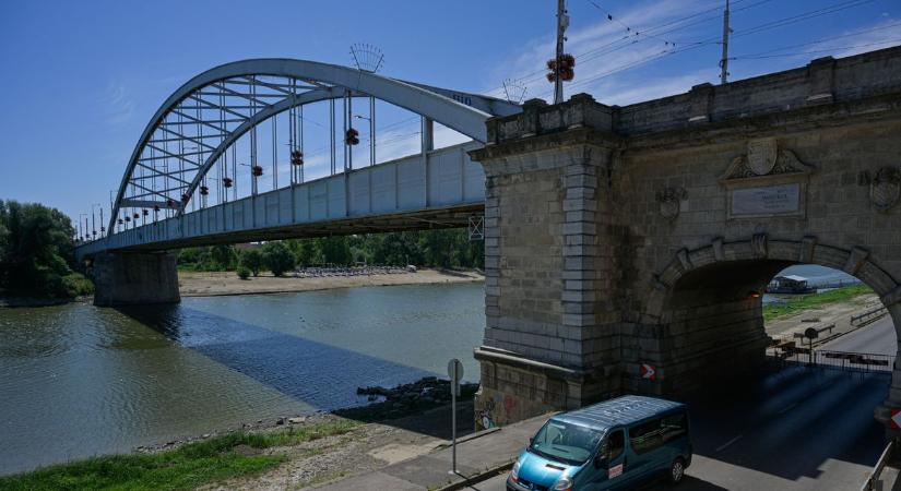 Évszázados titkot rejtett a rakpart Szegeden, a régészek is meglepődtek – galériával, videóval