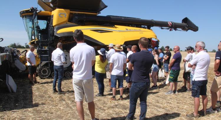 Új kombájn, ami kettőt is kiválthat: íme a New Holland CR11 – videóval