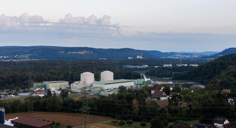 Svájcban a hőség miatt leállítottak egy atomerőművet