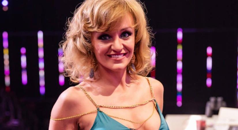 A 48 éves Szandi tangás bikiniben állt fejre – VIDEÓ