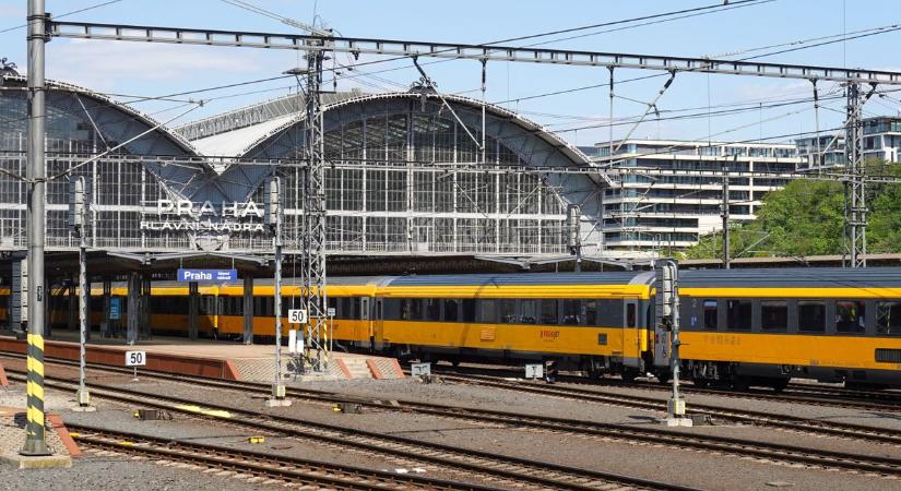 Óriási áramkimaradás bénította meg Prágát és Észak-Csehországot – leálltak a metrók, liftekben rekedtek az emberek