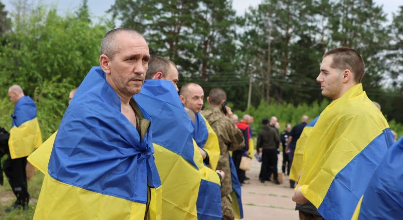 Újabb fogolycsere: három év után térhettek haza az ukrán katonák