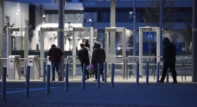 Nagy kérdés, meddig tartják meg dolgozóikat a szenvedő magyar iparvállalatok