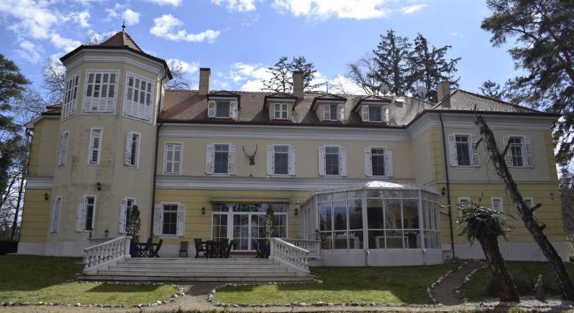 Szia, uram! Négycsillagos kastélyszálló érdekel? Eladó a Château Visz