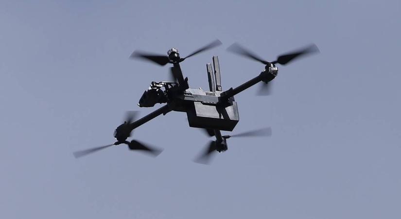 Szintet léptek az ukrán drónok: bemutatkozott a lézerrel felszerelt R-34-T kvadrokopter
