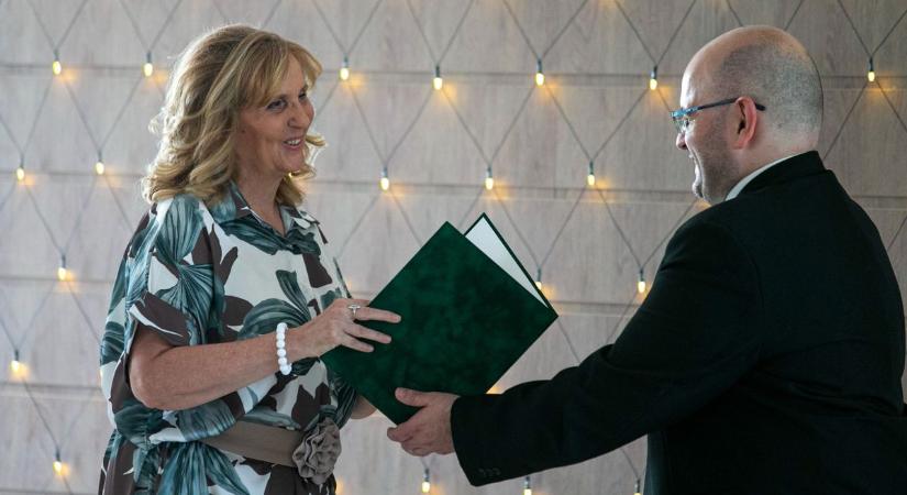 Díjátadóval zárták a tanévet, ezúttal a pedagógusok kaptak elismeréseket – galériával, videóval