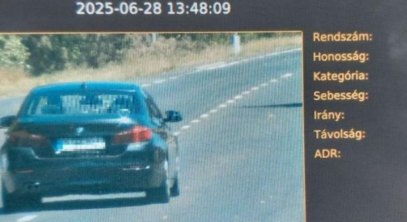 Brutális száguldás, megint egy BMW-s lépett oda hihetetlenül durván - de a bírság sem akármekkora!