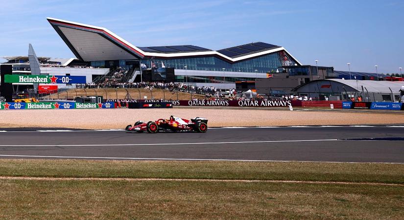 F1: A hazai csillagé az első edzés Silverstone-ban