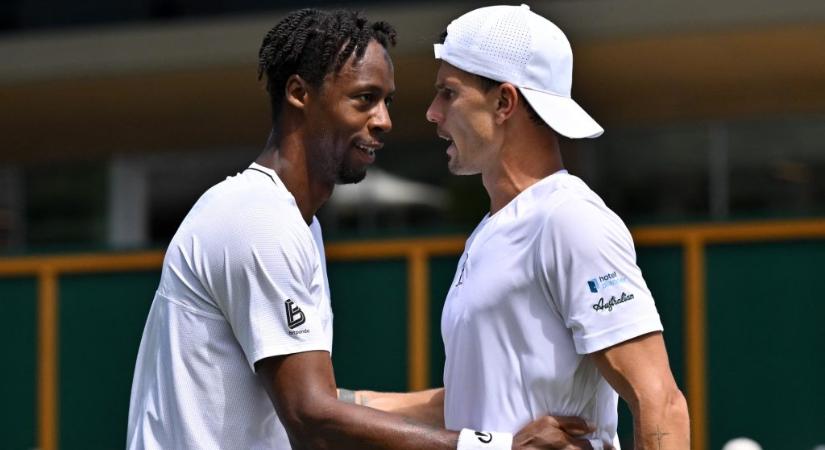 Fucsovicsot állva ünnepelték, miután kétnapos meccsen verte a közönségkedvencet Wimbledonban