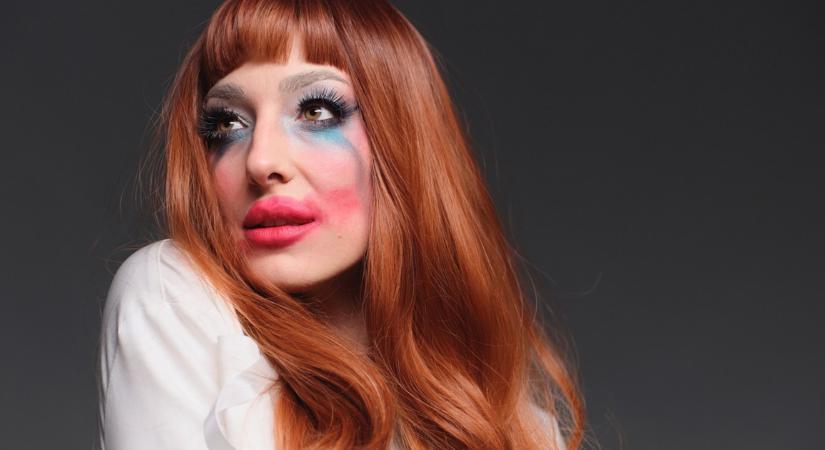Mi lesz ebből? Horányi Juli Lady Gaga bőrébe bújik! Fotókon az átalakulás