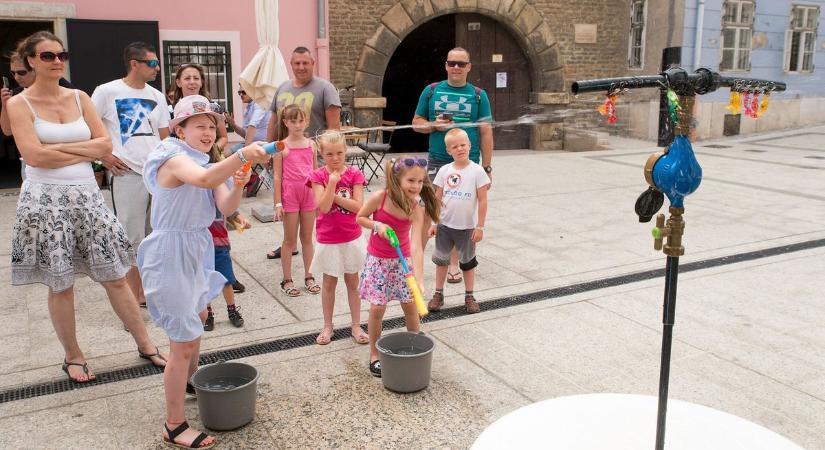 Már a legkisebbekre is rámennek: gyerekfesztiválon terjeszkednek a tiszások?