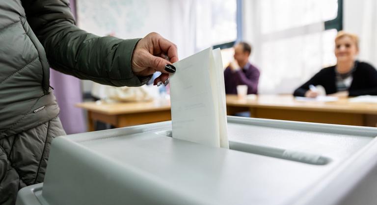 Két kutatás is megjelent a Fidesz-Tisza versenyről, de nem teljesen ugyanazt mutatják