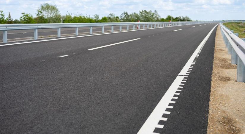 Az M4-es felújítása miatt repülőtér és Budapest között nehezebb lesz közlekedni