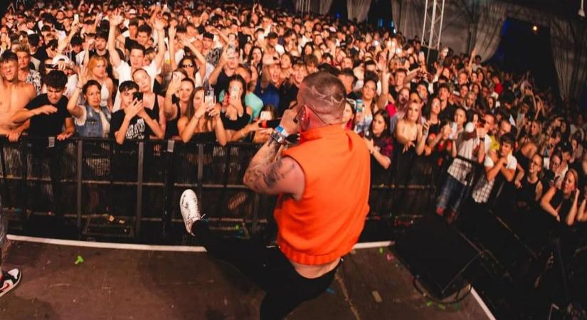 Hogy micsoda?! Felgyújtotta az autóját Fehér Krisztián – ezek aztán a látványos képsorok!