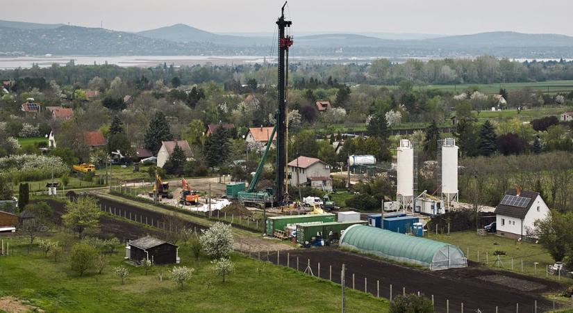Beperlik a Molt a gárdonyi lakosok és a Greenpeace az olajszivárgás miatt
