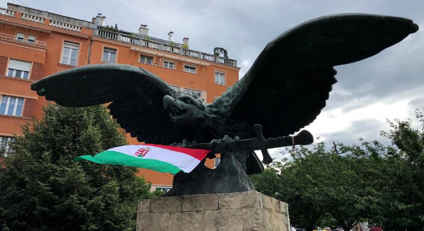 Jogi lehetőségek után kutat az önkormányzat a Lázár által műemlékké nyilvánított Turul ügyében
