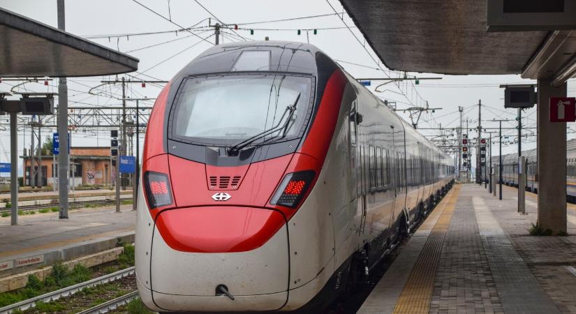 Késnek az EC-gyorsvonatok a csehországi tartós áramszünetek miatt