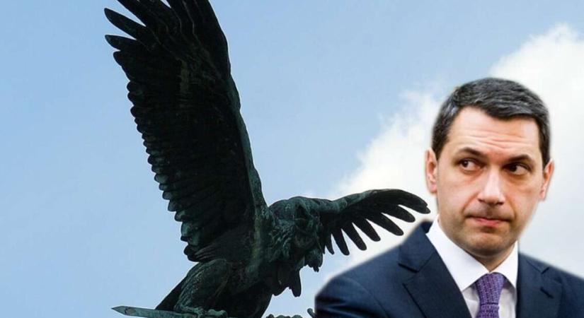 Lázár újrázott: a Turul a mondavilágból eredően a magyar kultúra része, ezért marad – Na és a vonat-mizéria, az is marad?