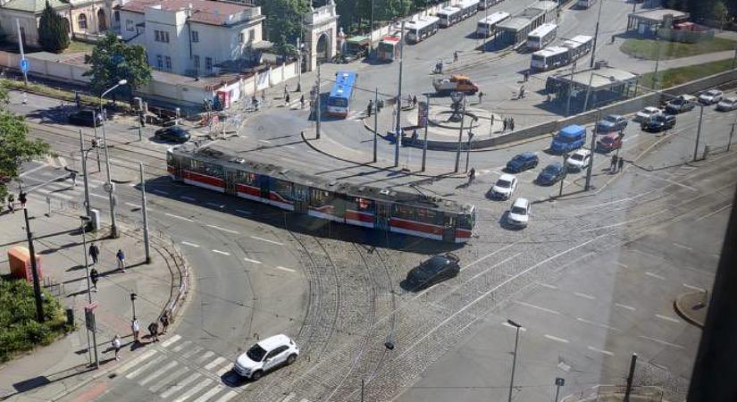 Áramszünet sújtja Csehországot, leállt a tömegközlekedés is