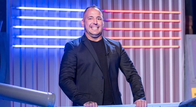 Előtte-utána fotók: 10 évet fiatalodott Curtis a hajbeültetéstől